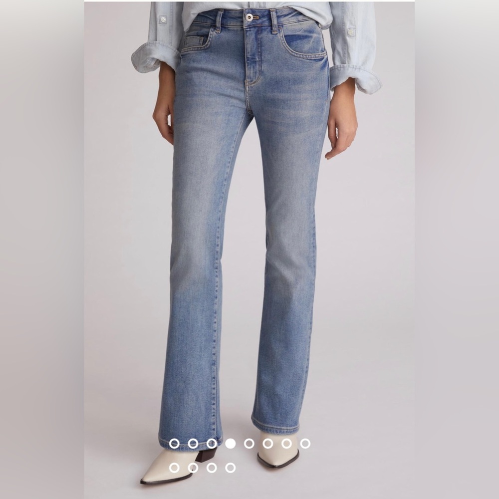 Pilcro Demilune Bootcut Jeans - Picture 3 of 9